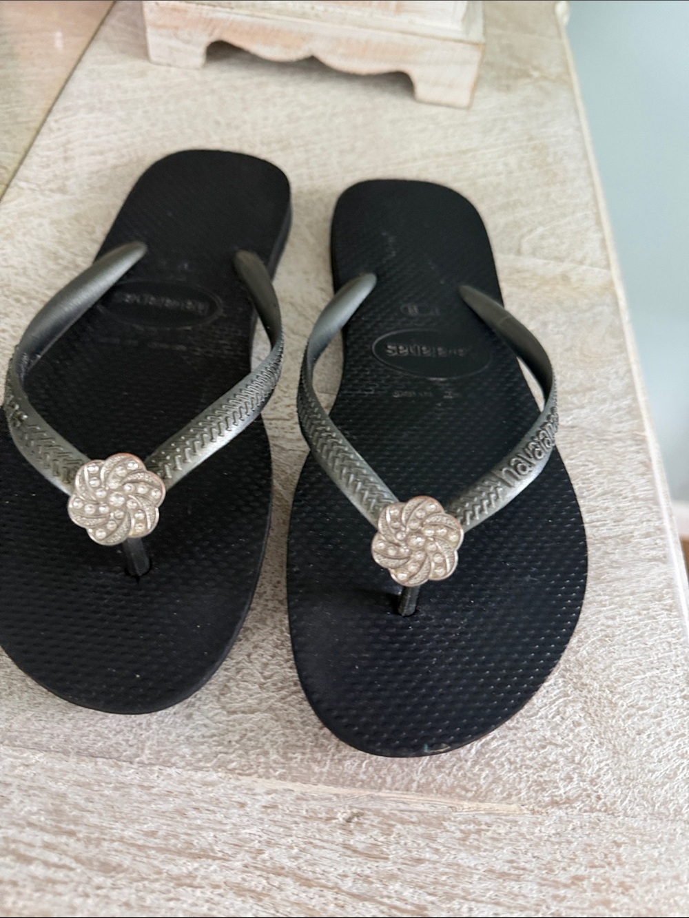 Havaianas Women’s Black space Gray Flip Flops with Silver Floral Gems